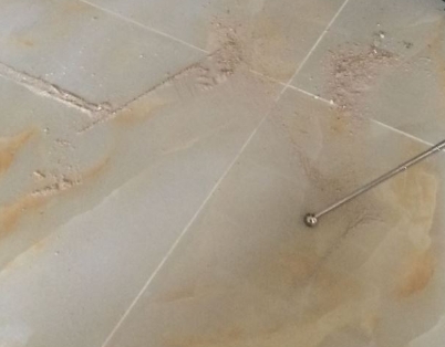 华龙瓷砖空鼓维修公司分享粘合剂选择不当在瓷砖铺贴过程中可能导致以下问题