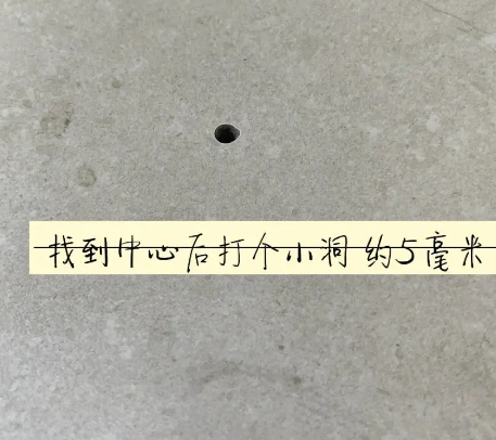 华龙瓷砖空鼓维修公司专业解答在瓷砖铺贴过程中，如果砂料搅拌不均匀，将会带来以下问题