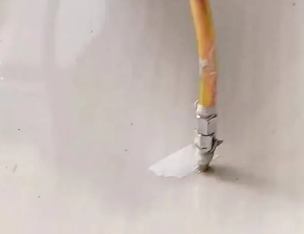 华龙瓷砖空鼓维修公司专业解答在瓷砖铺贴过程中，如果使用的砂料过粗（如全部使用了粗砂），可能会导致以下问题